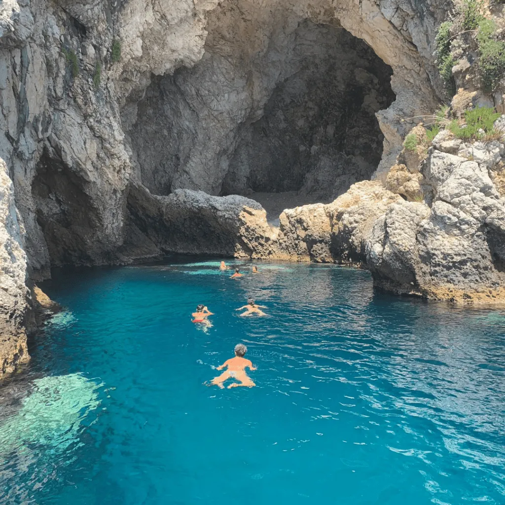 Cave dell'Elefante in Taormina bay